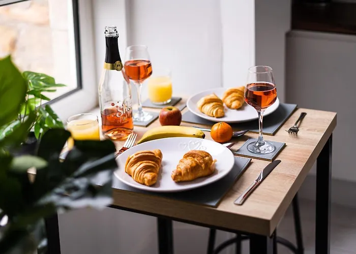 Cheerful 2 Bedroom Homely Apartment, Sleeps 4 Guest Comfy, 3x Double Bed, Parking, Free Wifi, Suitable For Business, Leisure Guest,glasgow, West End, Near Centre, Perfect For Common Wealth Games 2026 글라스고