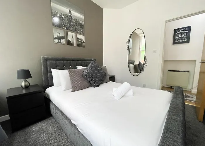 Exquisite 2br Flat Near Train Station * Γλασκώβη