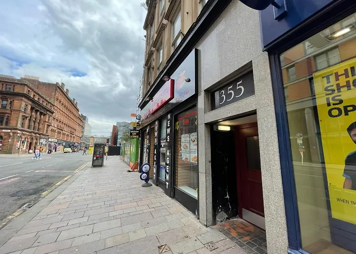 Exquisite 2br Flat Near Train Station