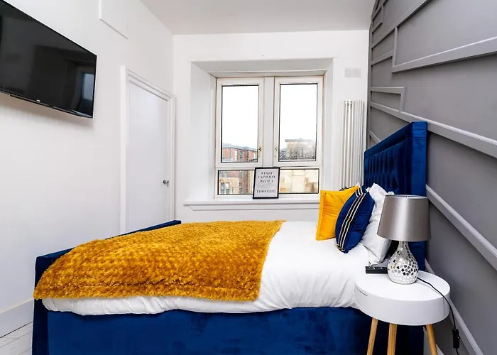 Cheerful 2 Bedroom Homely Apartment, Sleeps 4 Guest Comfy, 3x Double Bed, Parking, Free Wifi, Suitable For Business, Leisure Guest,glasgow, West End, Near Centre, Perfect For Common Wealth Games 2026 *