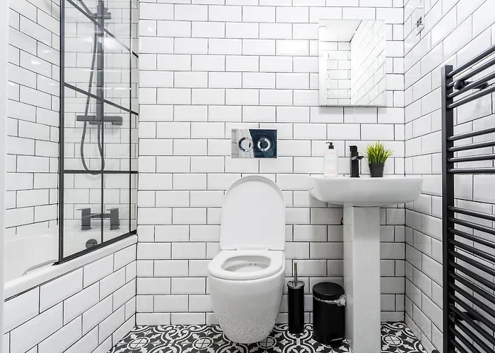 Cheerful 2 Bedroom Homely Apartment, Sleeps 4 Guest Comfy, 3x Double Bed, Parking, Free Wifi, Suitable For Business, Leisure Guest,glasgow, West End, Near Centre, Perfect For Common Wealth Games 2026 * Glasgow