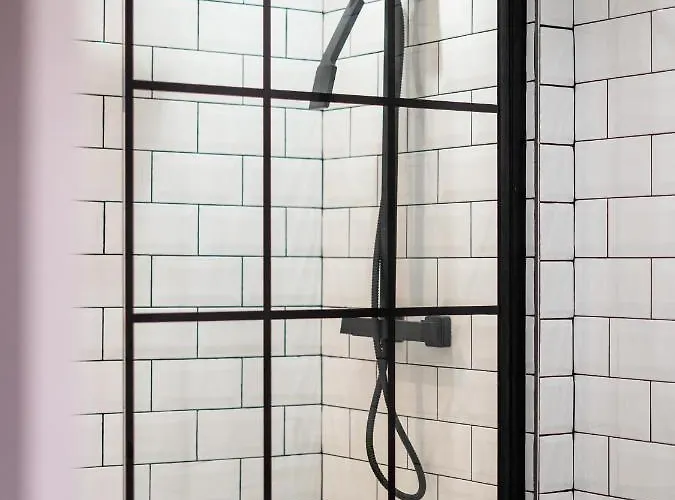 Cheerful 2 Bedroom Homely Apartment, Sleeps 4 Guest Comfy, 3x Double Bed, Parking, Free Wifi, Suitable For Business, Leisure Guest,glasgow, West End, Near Centre, Perfect For Common Wealth Games 2026 Apartman *