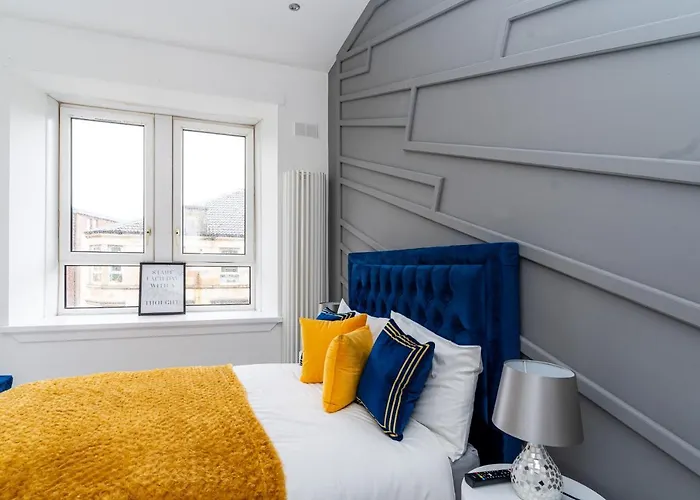 Cheerful 2 Bedroom Homely Apartment, Sleeps 4 Guest Comfy, 3x Double Bed, Parking, Free Wifi, Suitable For Business, Leisure Guest,glasgow, West End, Near Centre, Perfect For Common Wealth Games 2026 *