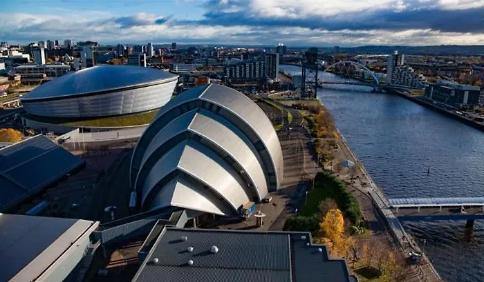 度假居 Executive Triplex House, 3 Bedroom 3 Bathrooms 1 Living Kitchen - Huge Terrace For Master Bedroom - Private E Parking Lez Congestion Zone Free - Garden - 5 Mins Drive To Centre Station *