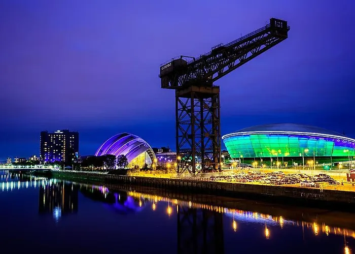 Executive Triplex House, 3 Bedroom 3 Bathrooms 1 Living Kitchen - Huge Terrace For Master Bedroom - Private E Parking Lez Congestion Zone Free - Garden - 5 Mins Drive To Centre Station *