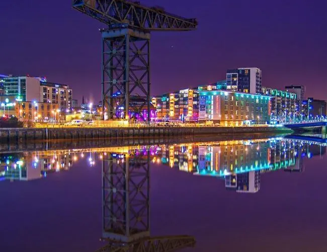 Executive Triplex House, 3 Bedroom 3 Bathrooms 1 Living Kitchen - Huge Terrace For Master Bedroom - Private E Parking Lez Congestion Zone Free - Garden - 5 Mins Drive To Centre Station