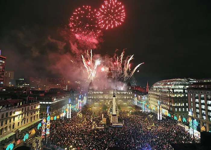 Executive Triplex House, 3 Bedroom 3 Bathrooms 1 Living Kitchen - Huge Terrace For Master Bedroom - Private E Parking Lez Congestion Zone Free - Garden - 5 Mins Drive To Centre Station Дом отдыха