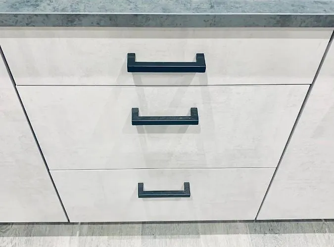 Executive Triplex House, 3 Bedroom 3 Bathrooms 1 Living Kitchen - Huge Terrace For Master Bedroom - Private E Parking Lez Congestion Zone Free - Garden - 5 Mins Drive To Centre Station בית נופש *