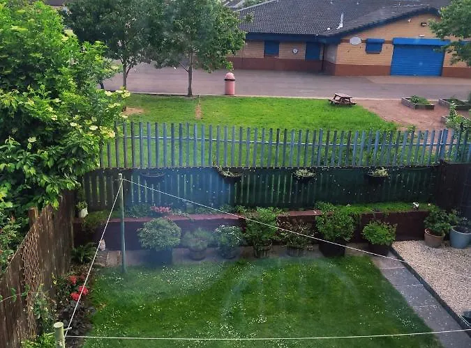 Проживание в семье Single Bedroom In Quiet Neighbourhood *