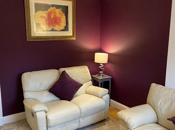 Ferienhaus Cheerful One Bedroom With Parking Space. Glasgow