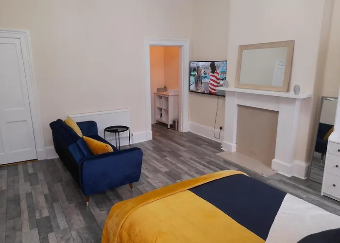 Traditional West End * Glasgow