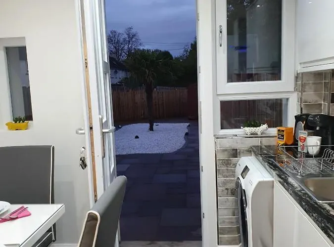 Comfortable And Modern 3 Bedroom Mid Terraced * 格拉斯哥