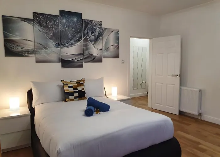 Comfortable And Modern 3 Bedroom Mid Terraced 公寓