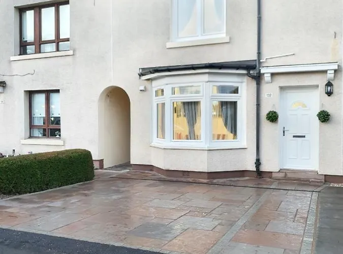 Comfortable And Modern 3 Bedroom Mid Terraced Appartamento Glasgow