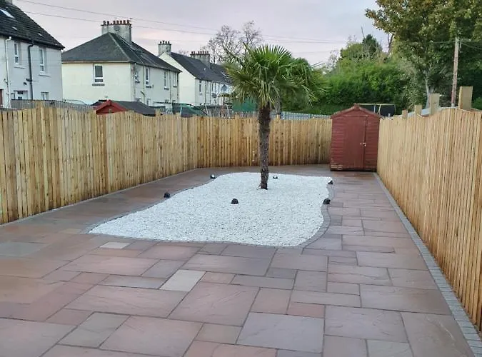 Comfortable And Modern 3 Bedroom Mid Terraced Appartamento