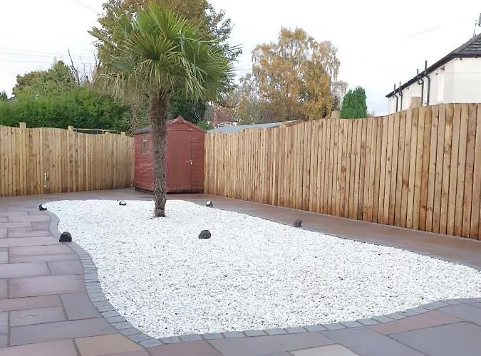 Comfortable And Modern 3 Bedroom Mid Terraced Glasgow