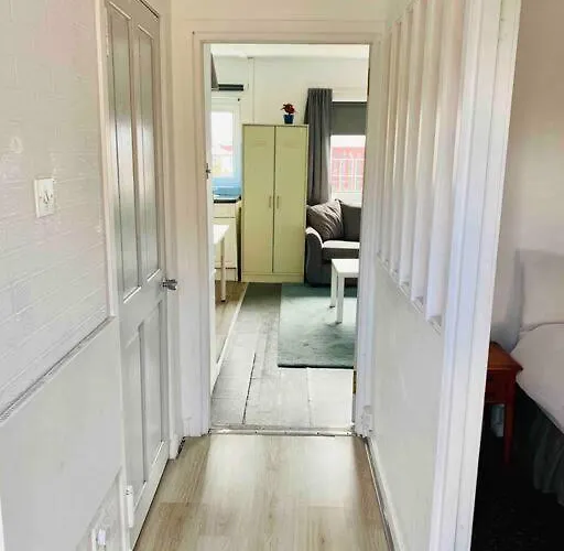 Chic Flat With Balcony Close To Merchant Glasgow