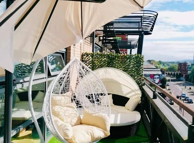 Centre G1 Penthouse With Riverviews - Duplex - 4 Bedrooms, 3 Bathrooms, Kitchen, 1 Living Room, 1 Dining Room, 2 Terraces, Parking, Floor, 2050 Sq Ft, Merchant Appartamento *