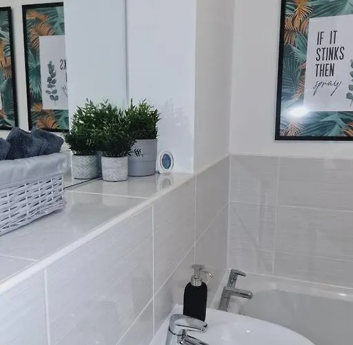 Apartamento Stylish 2 Bedroom / Free Gated Parking *