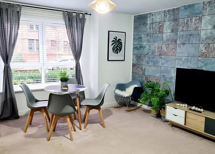 Апартаменты Stylish 2 Bedroom / Free Gated Parking *