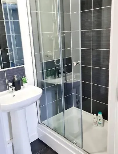 Stylish 2 Bedroom / Free Gated Parking Γλασκώβη