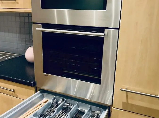 Centre G1 Penthouse With Riverviews - Duplex - 4 Bedrooms, 3 Bathrooms, Kitchen, 1 Living Room, 1 Dining Room, 2 Terraces, Parking, Floor, 2050 Sq Ft, Merchant Appartamento *