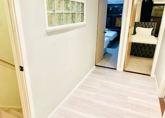 アパート Centre G1 Penthouse With Riverviews - Duplex - 4 Bedrooms, 3 Bathrooms, Kitchen, 1 Living Room, 1 Dining Room, 2 Terraces, Parking, Floor, 2050 Sq Ft, Merchant *