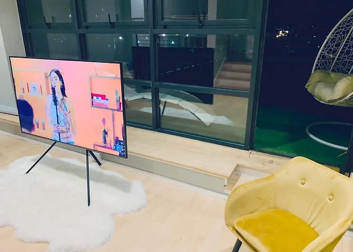 Centre G1 Penthouse With Riverviews - Duplex - 4 Bedrooms, 3 Bathrooms, Kitchen, 1 Living Room, 1 Dining Room, 2 Terraces, Parking, Floor, 2050 Sq Ft, Merchant グラスゴー