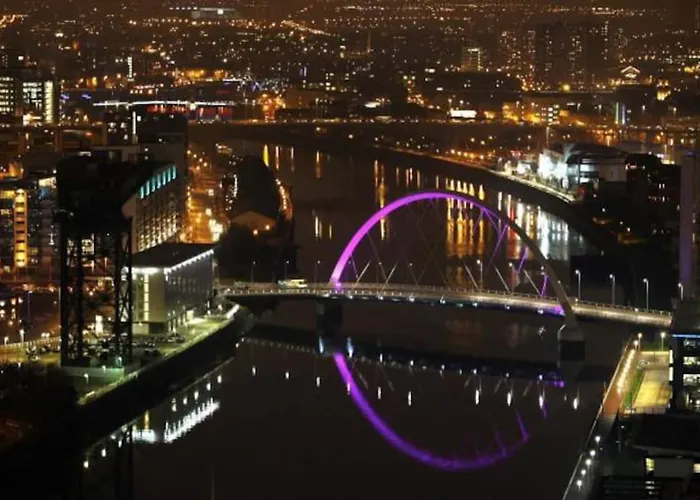 Appartamento Centre G1 Penthouse With Riverviews - Duplex - 4 Bedrooms, 3 Bathrooms, Kitchen, 1 Living Room, 1 Dining Room, 2 Terraces, Parking, Floor, 2050 Sq Ft, Merchant *