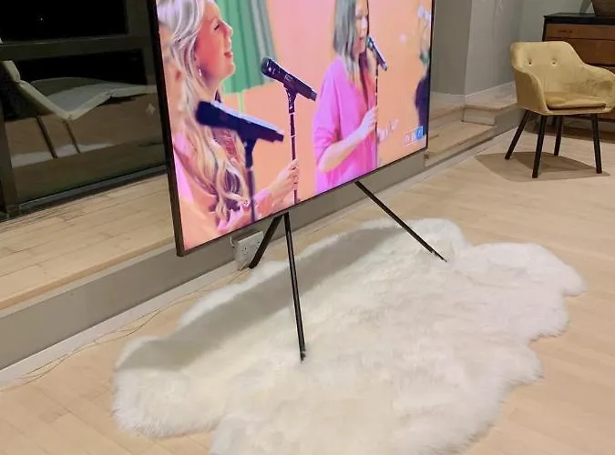 Centre G1 Penthouse With Riverviews - Duplex - 4 Bedrooms, 3 Bathrooms, Kitchen, 1 Living Room, 1 Dining Room, 2 Terraces, Parking, Floor, 2050 Sq Ft, Merchant *