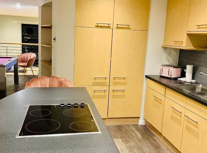 Centre G1 Penthouse With Riverviews - Duplex - 4 Bedrooms, 3 Bathrooms, Kitchen, 1 Living Room, 1 Dining Room, 2 Terraces, Parking, Floor, 2050 Sq Ft, Merchant アパート *