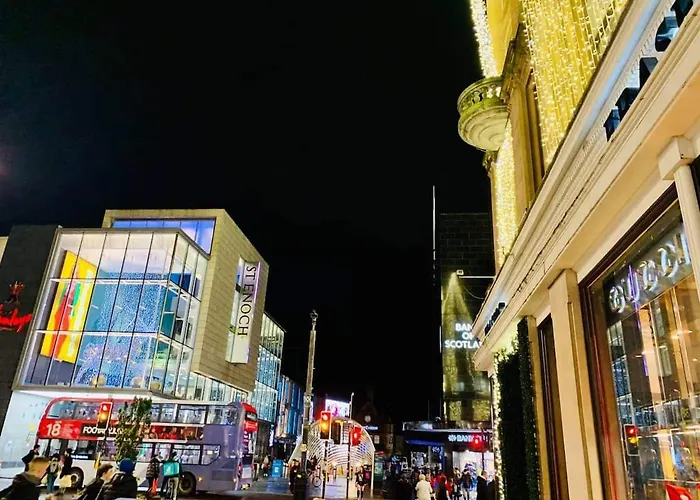 Centre G1 Penthouse With Riverviews - Duplex - 4 Bedrooms, 3 Bathrooms, Kitchen, 1 Living Room, 1 Dining Room, 2 Terraces, Parking, Floor, 2050 Sq Ft, Merchant * グラスゴー