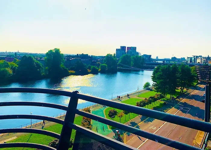 Centre G1 Penthouse With Riverviews - Duplex - 4 Bedrooms, 3 Bathrooms, Kitchen, 1 Living Room, 1 Dining Room, 2 Terraces, Parking, Floor, 2050 Sq Ft, Merchant グラスゴー