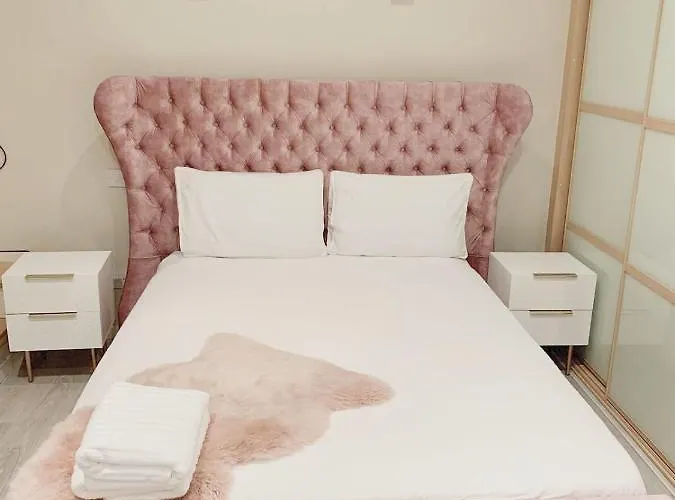 Centre G1 Penthouse With Riverviews - Duplex - 4 Bedrooms, 3 Bathrooms, Kitchen, 1 Living Room, 1 Dining Room, 2 Terraces, Parking, Floor, 2050 Sq Ft, Merchant Appartamento *