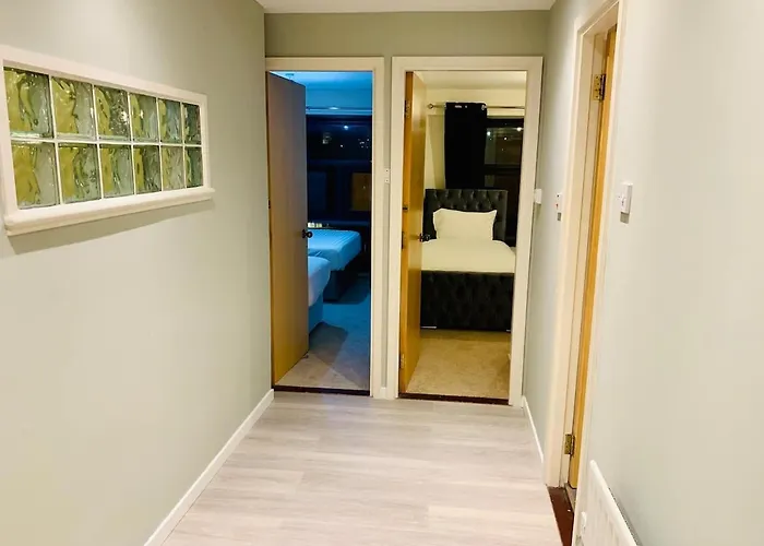 Centre G1 Penthouse With Riverviews - Duplex - 4 Bedrooms, 3 Bathrooms, Kitchen, 1 Living Room, 1 Dining Room, 2 Terraces, Parking, Floor, 2050 Sq Ft, Merchant * グラスゴー