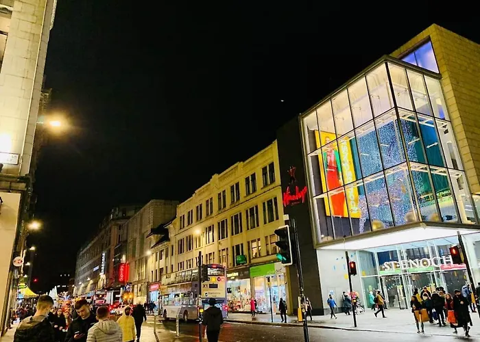 アパート Centre G1 Penthouse With Riverviews - Duplex - 4 Bedrooms, 3 Bathrooms, Kitchen, 1 Living Room, 1 Dining Room, 2 Terraces, Parking, Floor, 2050 Sq Ft, Merchant