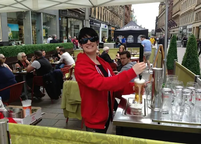 Centre G1 Penthouse With Riverviews - Duplex - 4 Bedrooms, 3 Bathrooms, Kitchen, 1 Living Room, 1 Dining Room, 2 Terraces, Parking, Floor, 2050 Sq Ft, Merchant