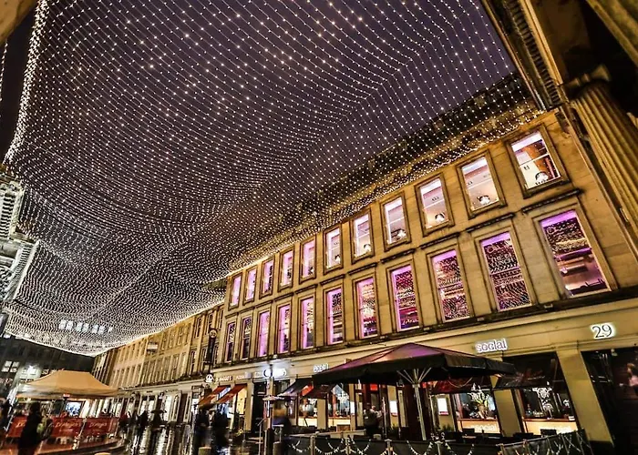 Appartamento Centre G1 Penthouse With Riverviews - Duplex - 4 Bedrooms, 3 Bathrooms, Kitchen, 1 Living Room, 1 Dining Room, 2 Terraces, Parking, Floor, 2050 Sq Ft, Merchant