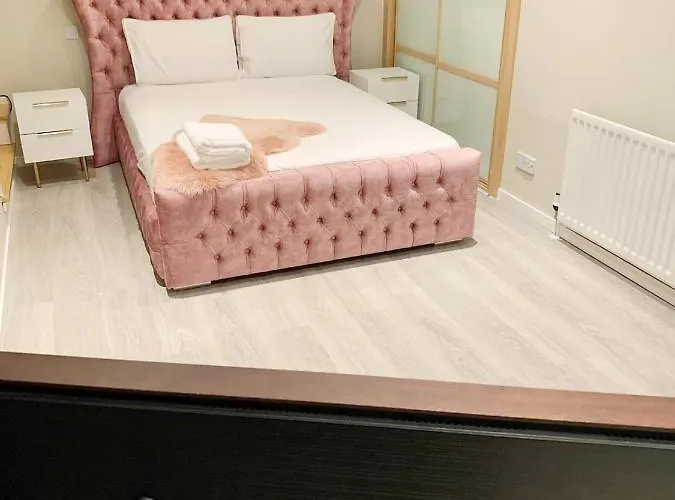 Appartamento Centre G1 Penthouse With Riverviews - Duplex - 4 Bedrooms, 3 Bathrooms, Kitchen, 1 Living Room, 1 Dining Room, 2 Terraces, Parking, Floor, 2050 Sq Ft, Merchant Glasgow