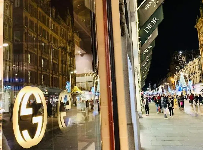 Centre G1 Penthouse With Riverviews - Duplex - 4 Bedrooms, 3 Bathrooms, Kitchen, 1 Living Room, 1 Dining Room, 2 Terraces, Parking, Floor, 2050 Sq Ft, Merchant * グラスゴー