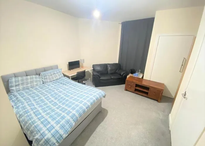 بيت ضيافة Midlockhouse