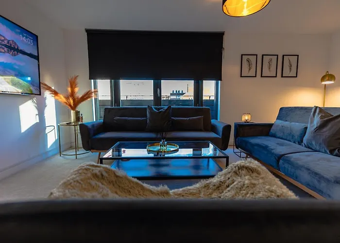 The Skyline - *private Balcony* *views* *