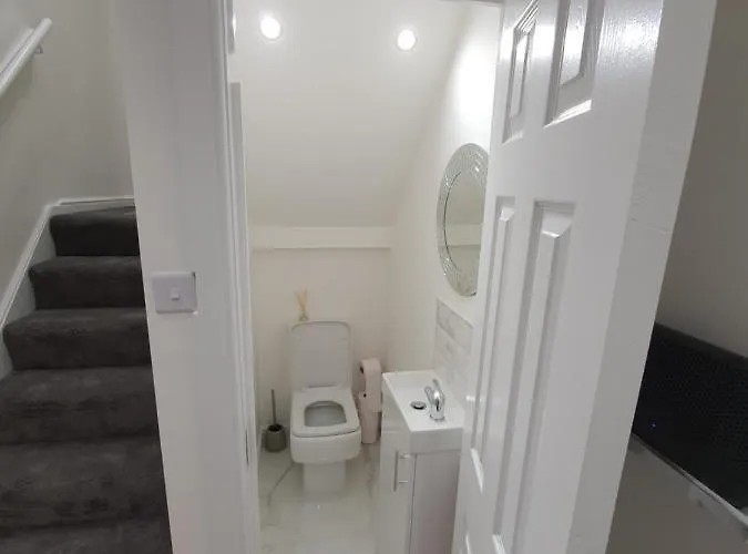 Διαμέρισμα Modern House Close To *