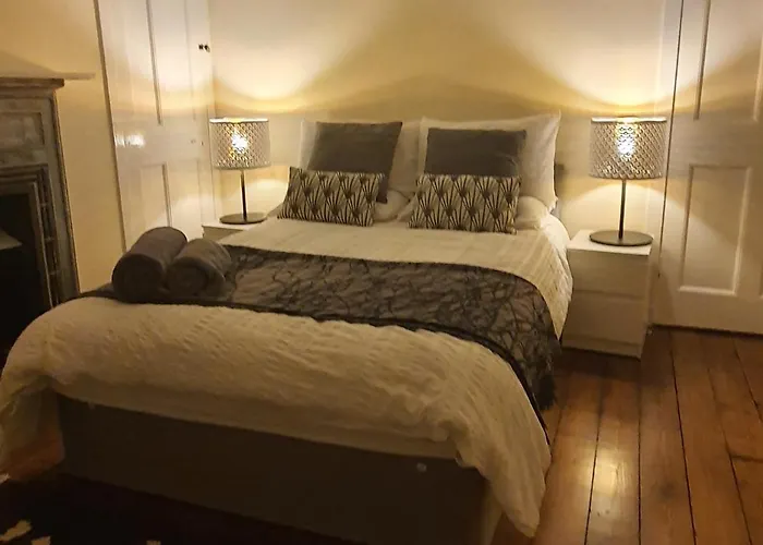 Διαμέρισμα Large 3 Bed West End Free Parking & Electric Vehicle Point