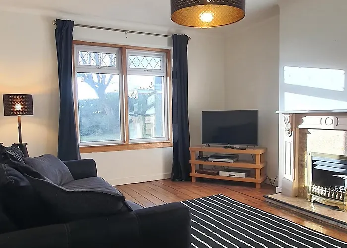 Large 3 Bed West End Free Parking & Electric Vehicle Point * Γλασκώβη