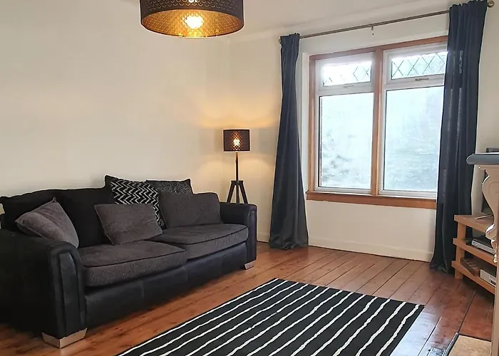 Large 3 Bed West End Free Parking & Electric Vehicle Point Appartement *