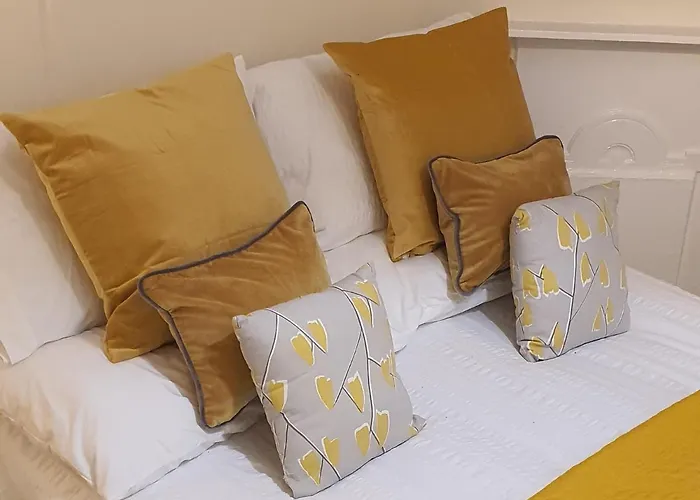 Large 3 Bed West End Free Parking & Electric Vehicle Point Appartamento Glasgow