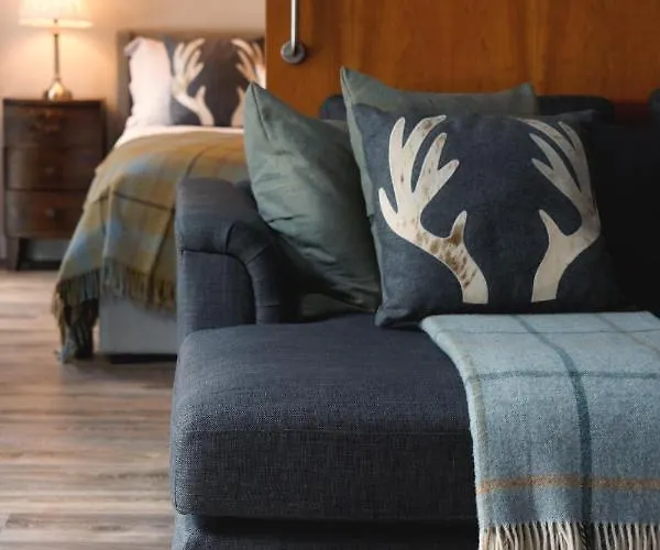 Riverside West End *