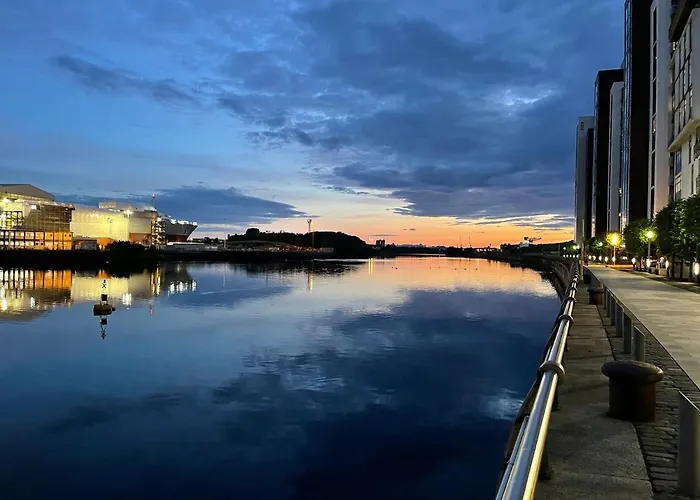 Riverside West End * Γλασκώβη