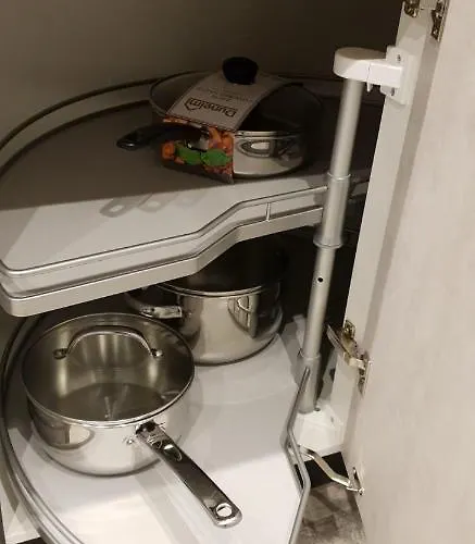 度假居 Executive Triplex House, 3 Bedroom 3 Bathrooms 1 Living Kitchen - Huge Terrace For Master Bedroom - Private E Parking Lez Congestion Zone Free - Garden - 5 Mins Drive To Centre Station 格拉斯哥